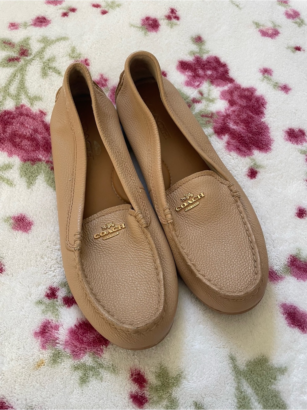 Coach Tan Pebbled Leather Slip-On Loafers with Gold Logo (Mary Lock Up)